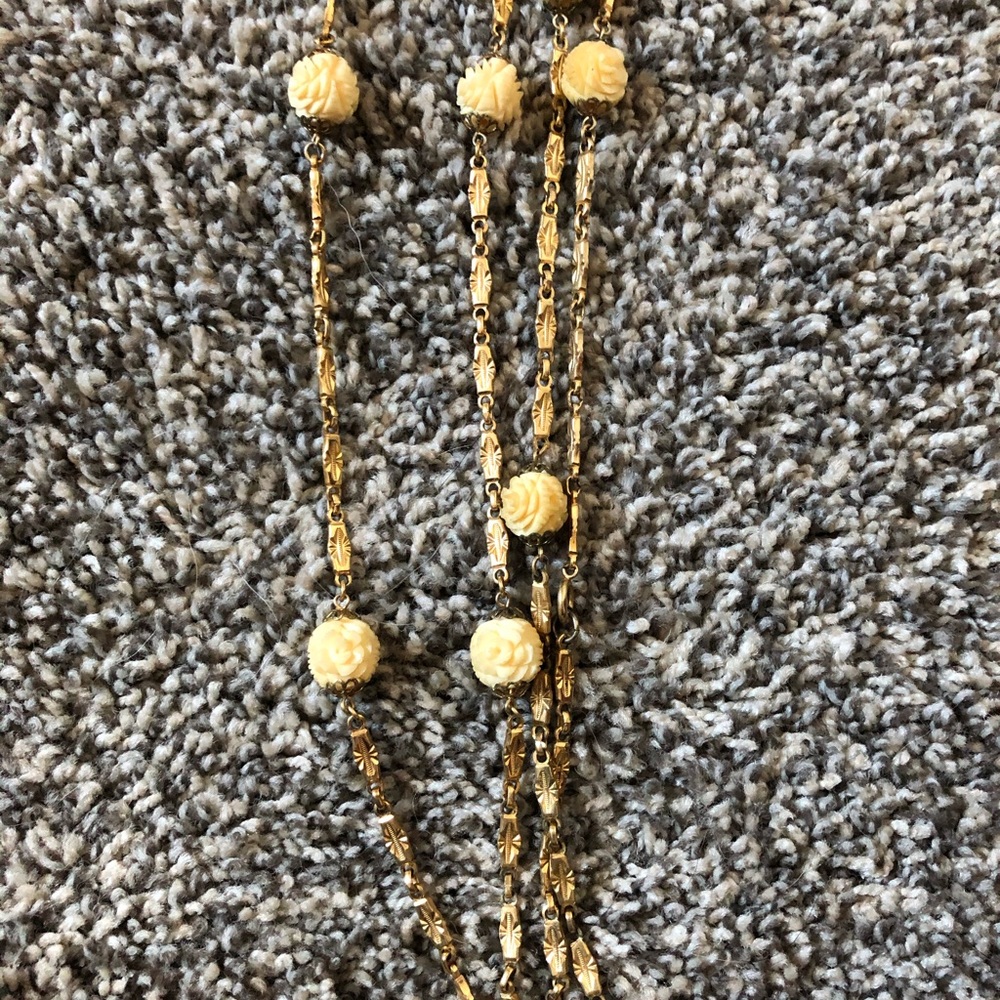 Earrings w/matching necklace each idem $5.00 each